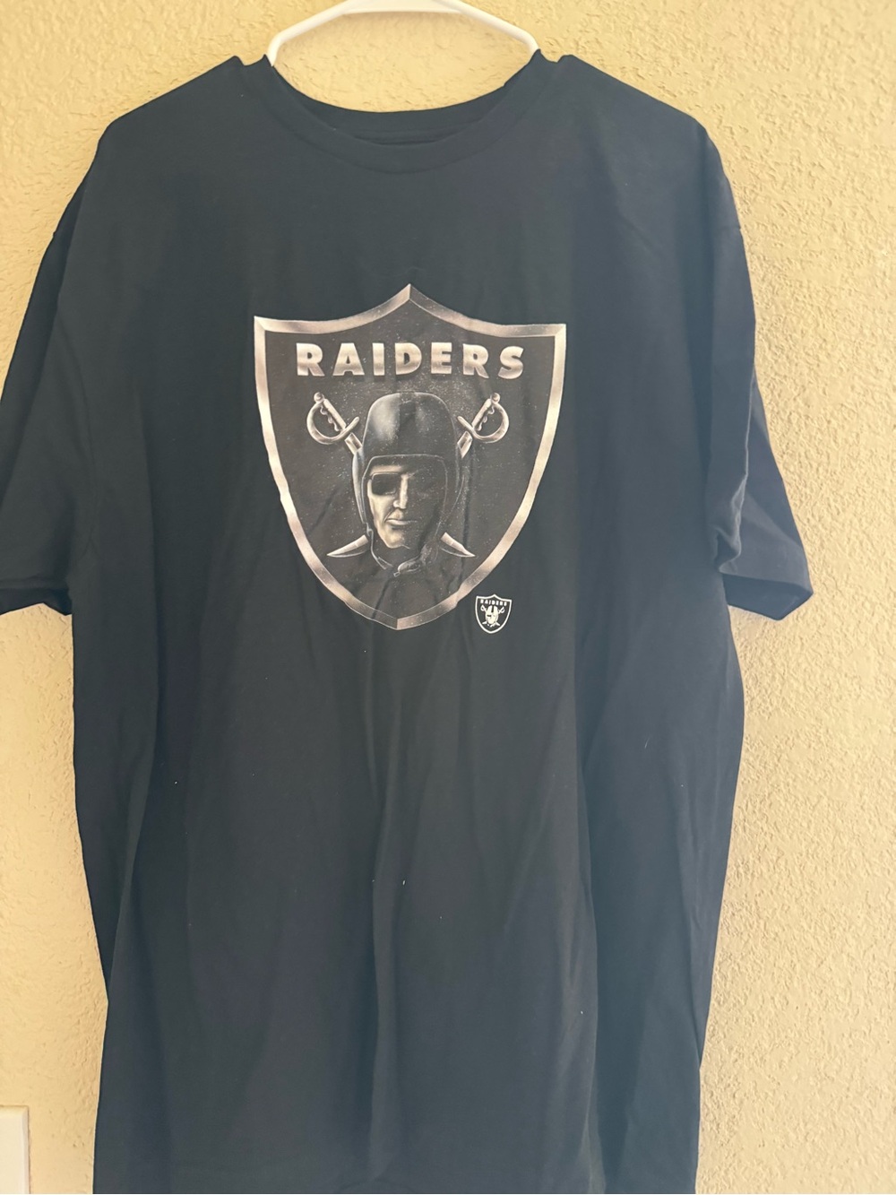 Fanatics Men’s Las Vegas Raiders Black Graphic Short-Sleeve Tee.